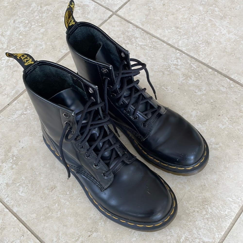 Dr. Martens (Doc Martens) 1460 Smooth Leather Lace Up Boots